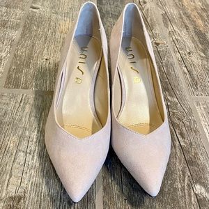 UNISA 8.5 suede blush pointed toe pumps. NWOT. Smoke-free pet friendly home.
